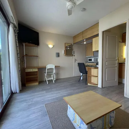 Studio Cosy Avec Balcon, Piscine, Parking Prive Et Menage Inclus A La Rochelle - Fr-1-246-686