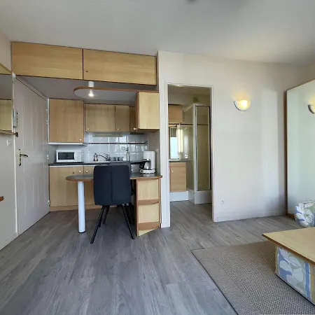 Studio Cosy Avec Balcon, Piscine, Parking Prive Et Menage Inclus A La Rochelle - Fr-1-246-686 アパート